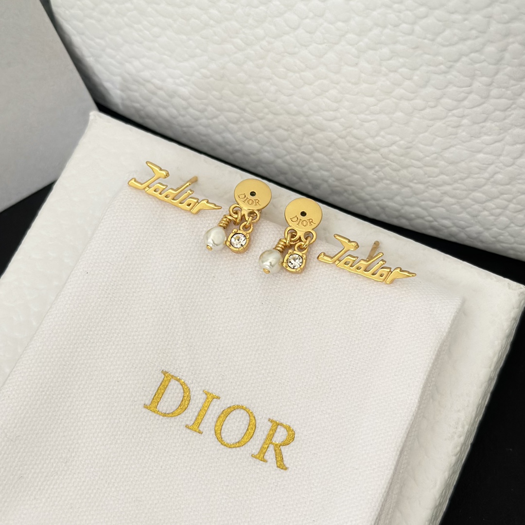 Jadior Stud Pearl Earrings - Original Replica Club