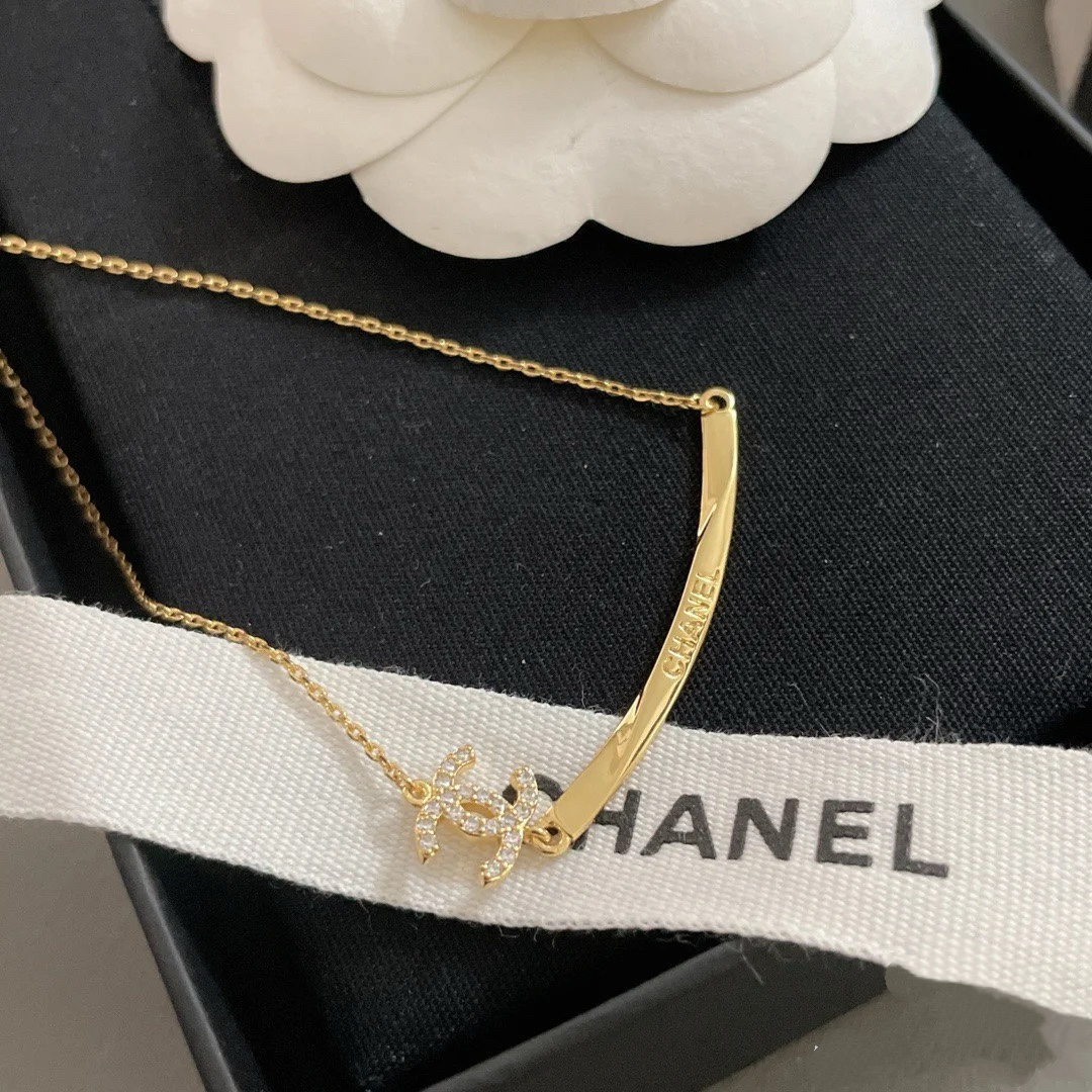 Chanel Smile Necklace Minimalistic - Original Replica Club