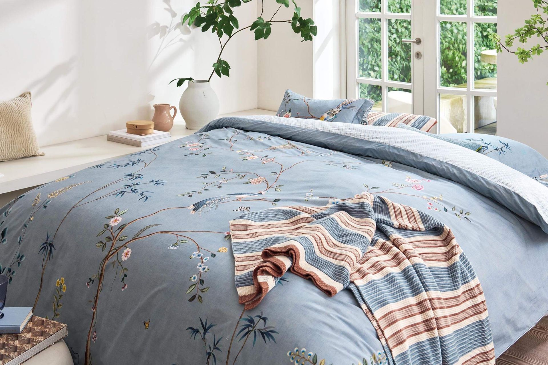 Cushion Bamboo Blossom Light Blue