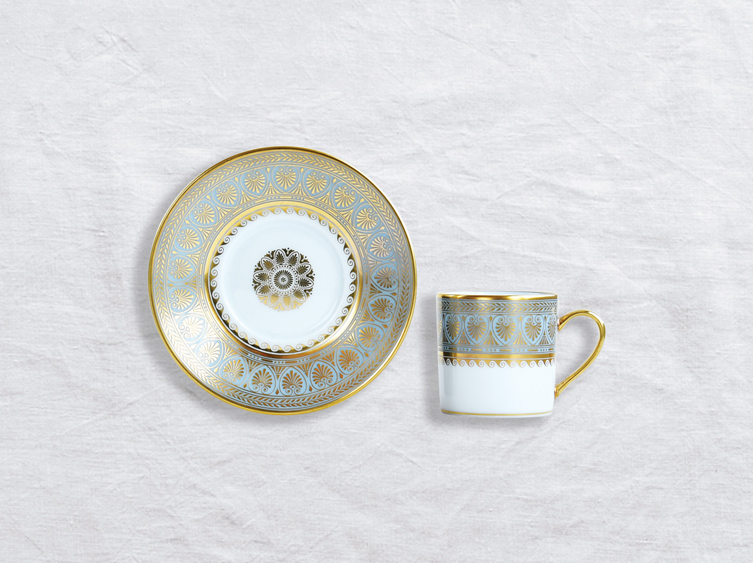 Tasse et soucoupe à café