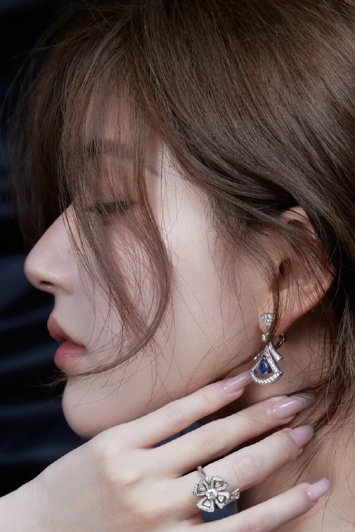 Bvlgari Divas' Dream Earrings - Navy Teardrop Diamond - Original Replica Club