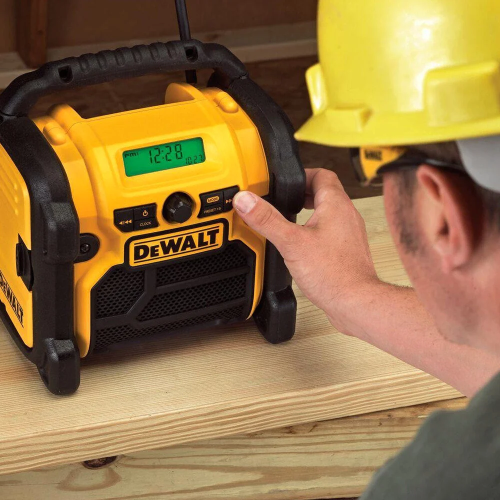 20-Volt MAX Compact Corded/Cordless Worksite Radio - Image 8 20-Volt MAX Compact Corded/Cordless Worksite Radio - Image 8