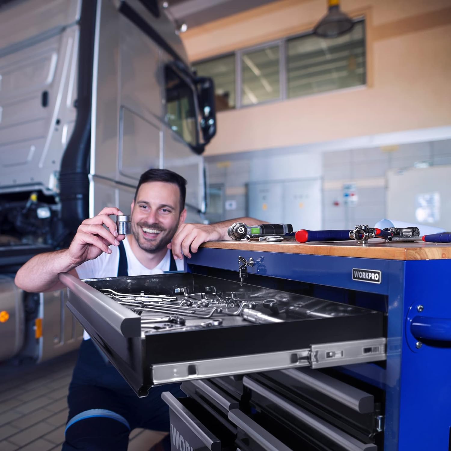 WORKPRO 46-Inch 9-Drawers Rolling Tool Chest, Mobile Tool Storage Cabinet with Wooden Top, Equipped with Casters, Handle, Drawer Liner, and Locking System, 1200 lbs Load Capacity