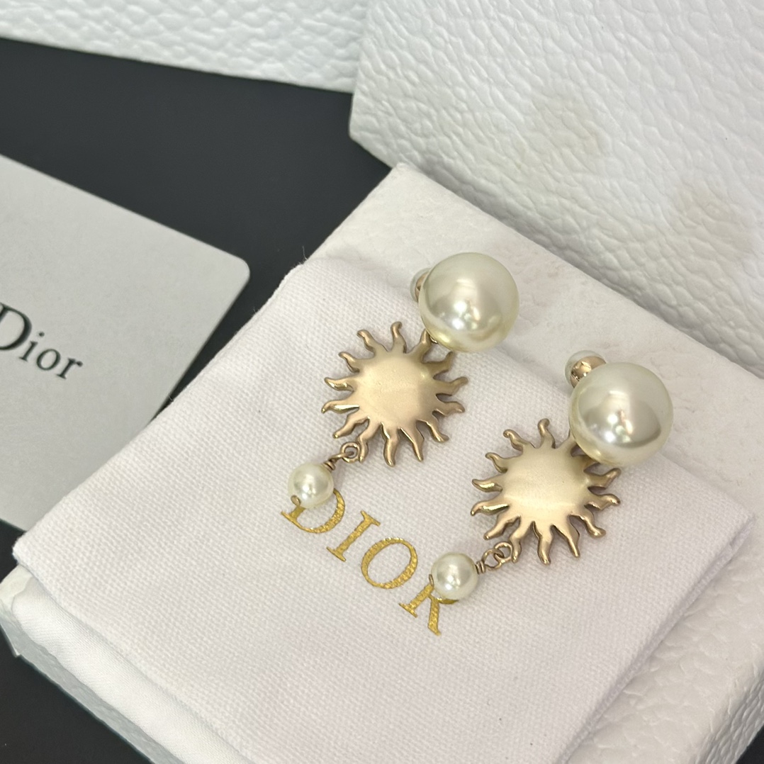 Dior Sun Face Pearl Earrings - Original Replica Club