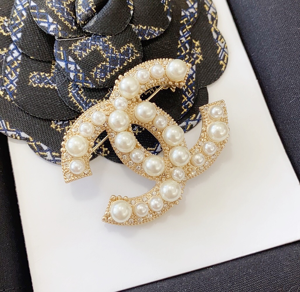 Chanel Vintage Light Gold Pearl CC Brooch - Original Replica Club