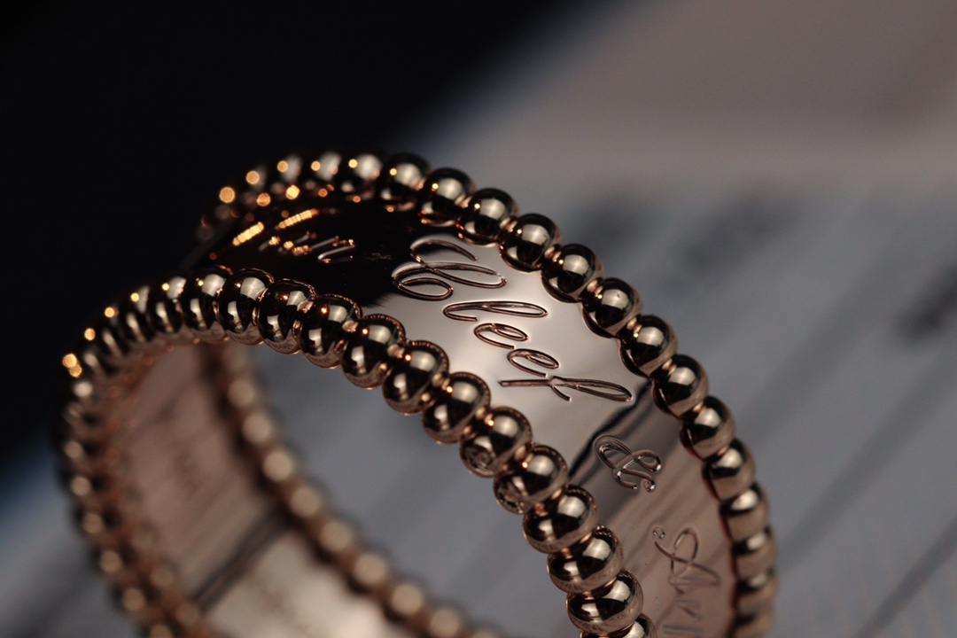 VCA Perlee Signature Ring - Original Replica Club