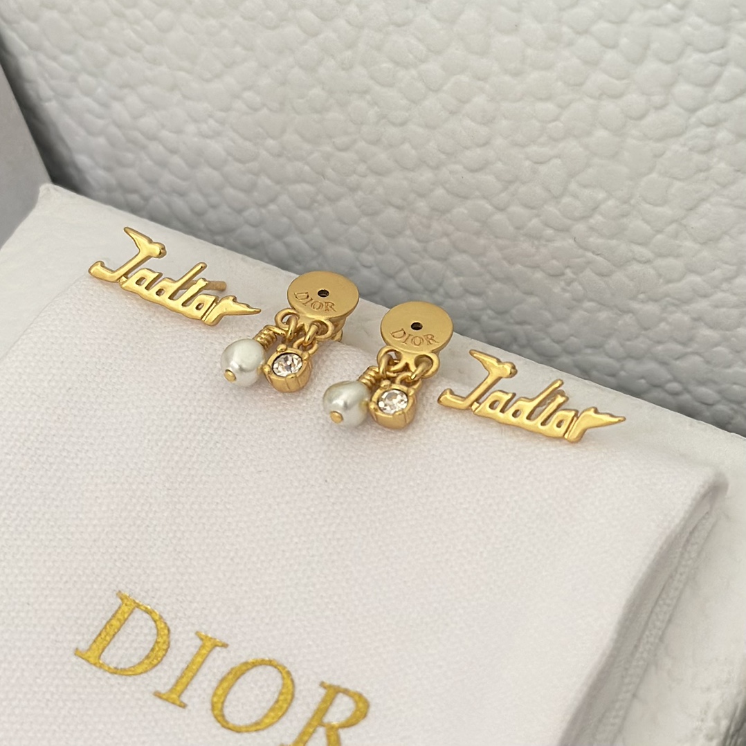 Jadior Stud Pearl Earrings - Original Replica Club