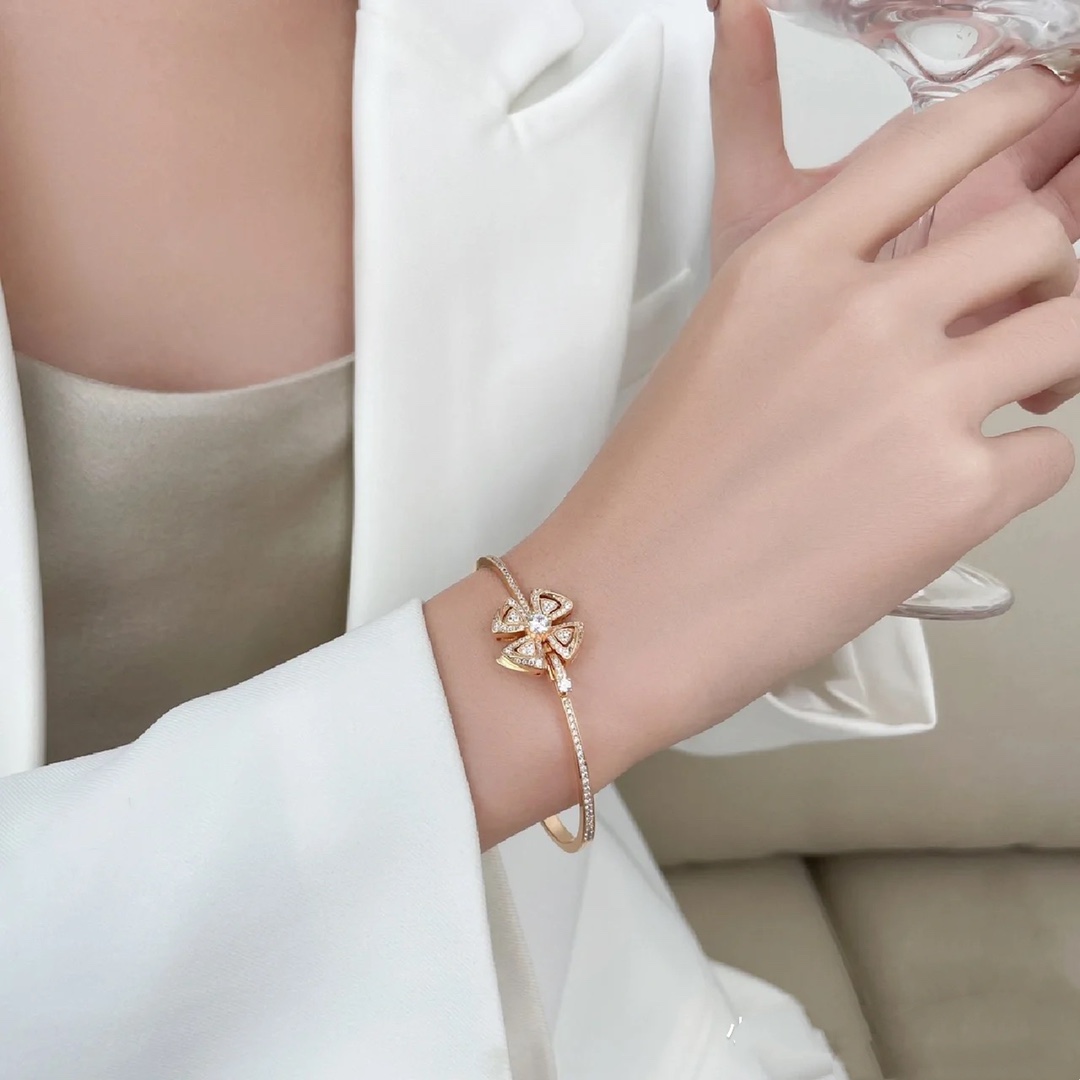 Dupe Bvlgari Fiorever Bracelet Rose Gold Flower Bangle - Original Replica Club