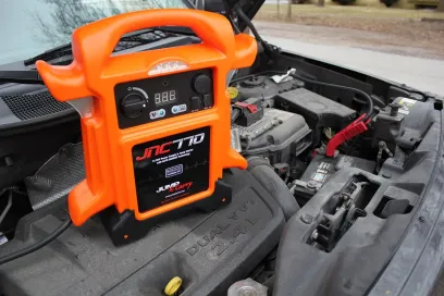 Clore Automotive Jump-N-Carry JNC770O 1700 Peak Amp Premium 12 Volt Jump Starter