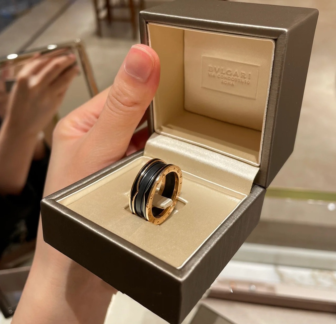 Bvlgari Rose Gold Frosted Black Ceramic B.zero1 Ring - Original Replica Club