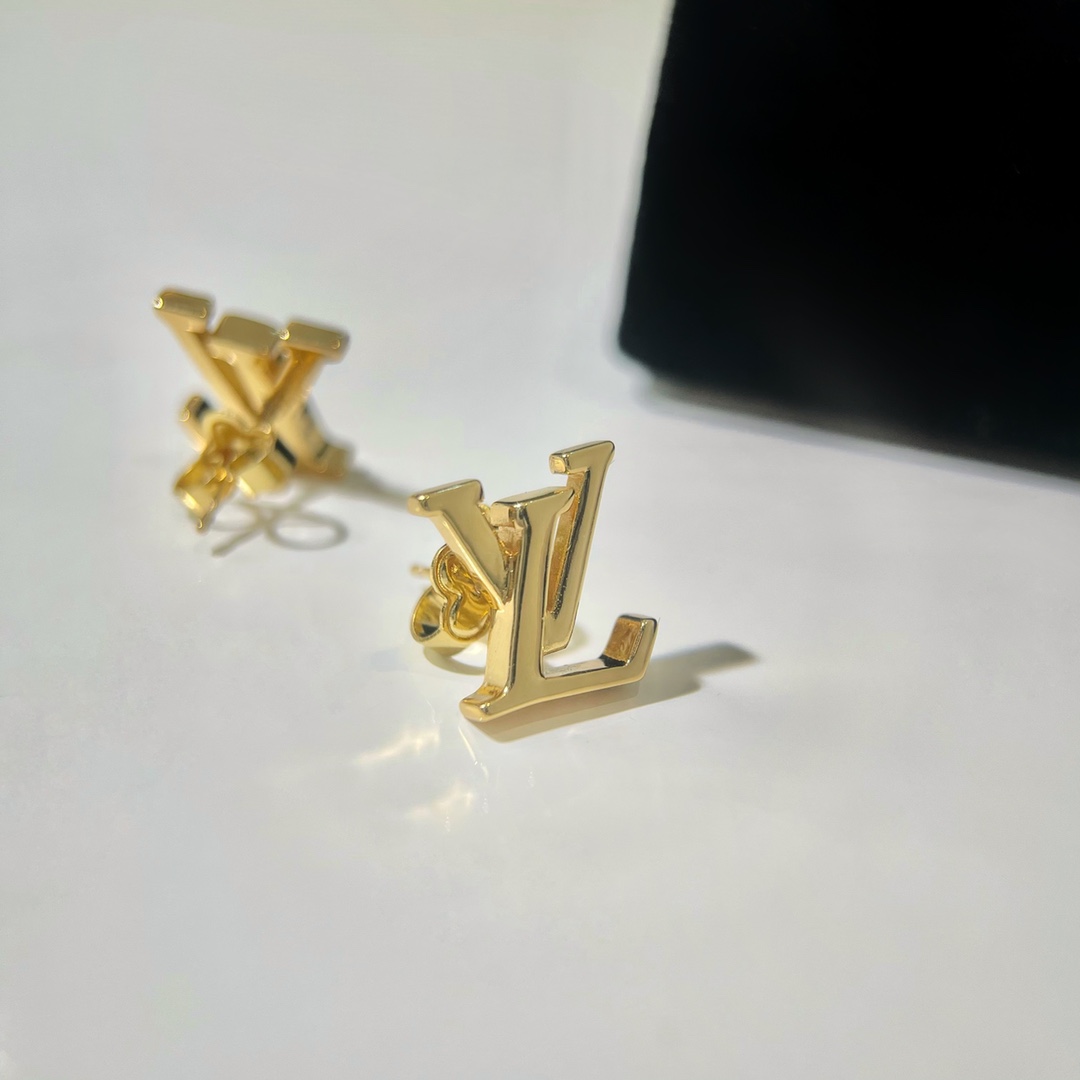Louis Vuitton Letter Minimalist Stud Earrings - Original Replica Club