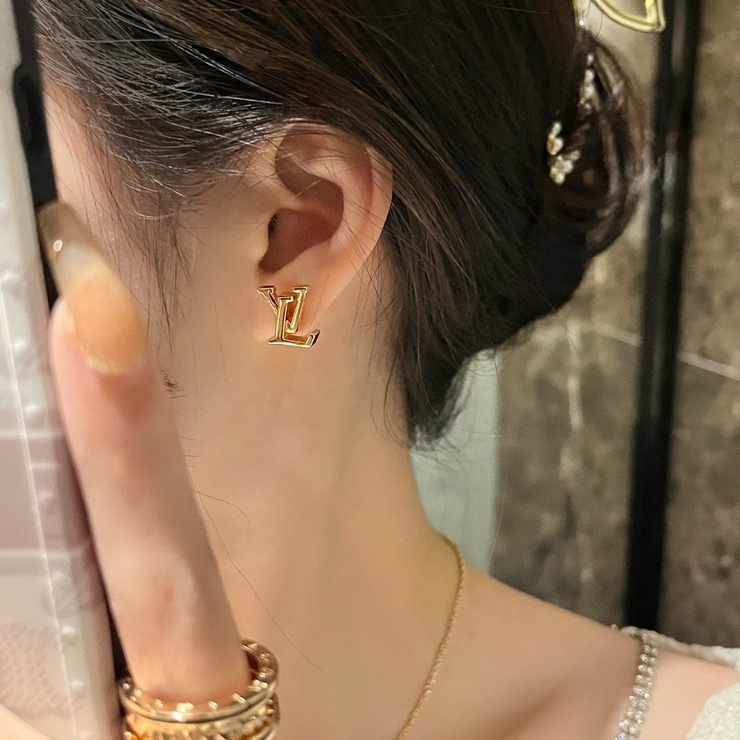Louis Vuitton Letter Minimalist Stud Earrings - Original Replica Club