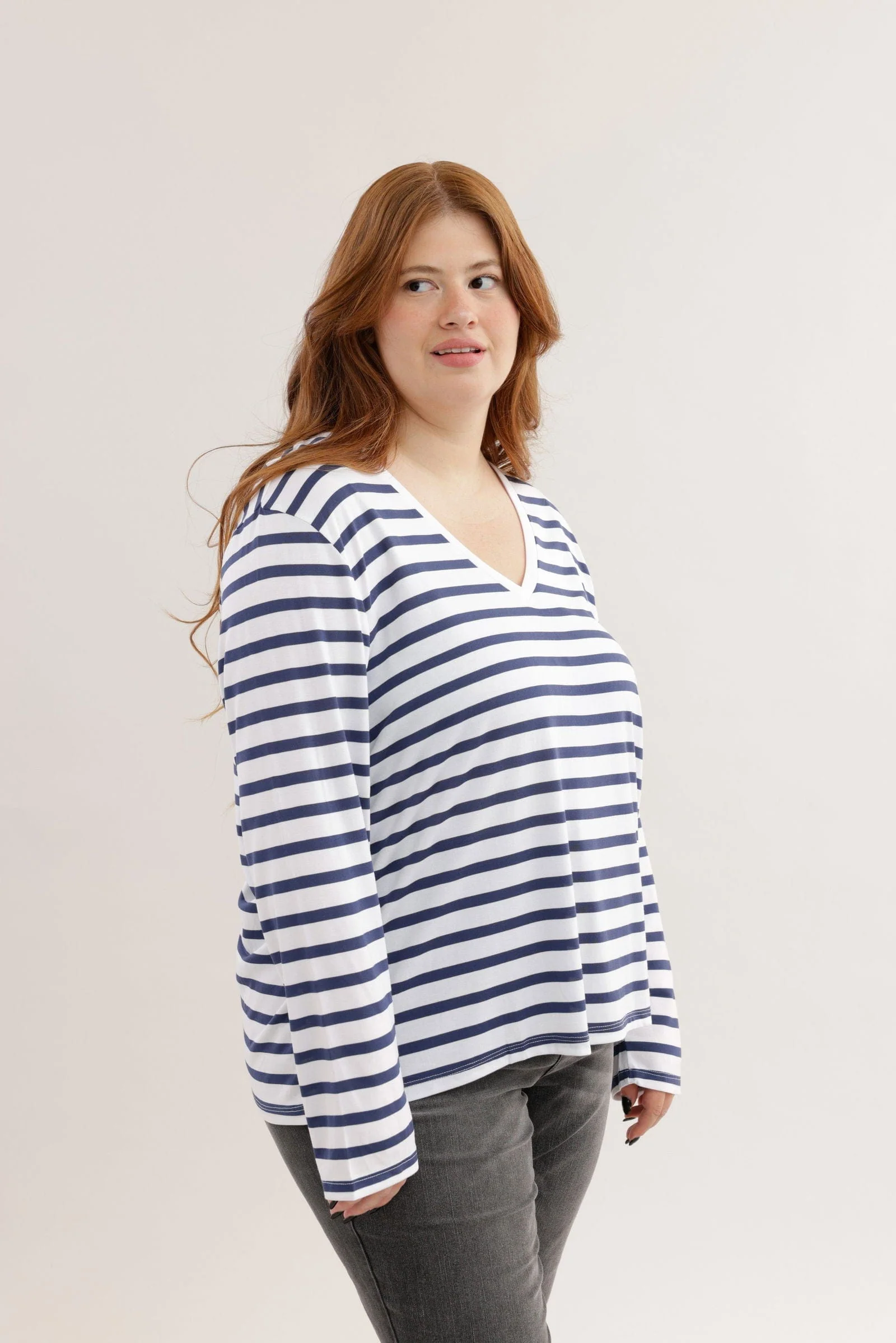 חולצת פסים ארוכה צווארון PLUS SIZE | V