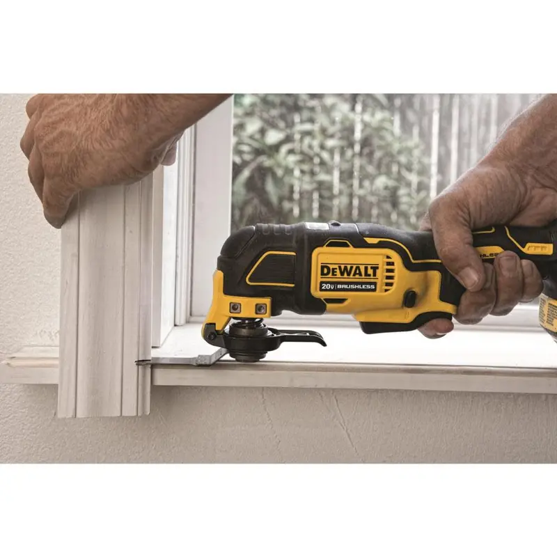DEWALT ATOMIC 20V MAX Brushless Cordless Oscillating Multi-Tool Kit - DCS354D1 - Image 4 DEWALT ATOMIC 20V MAX Brushless Cordless Oscillating Multi-Tool Kit - DCS354D1 - Image 4