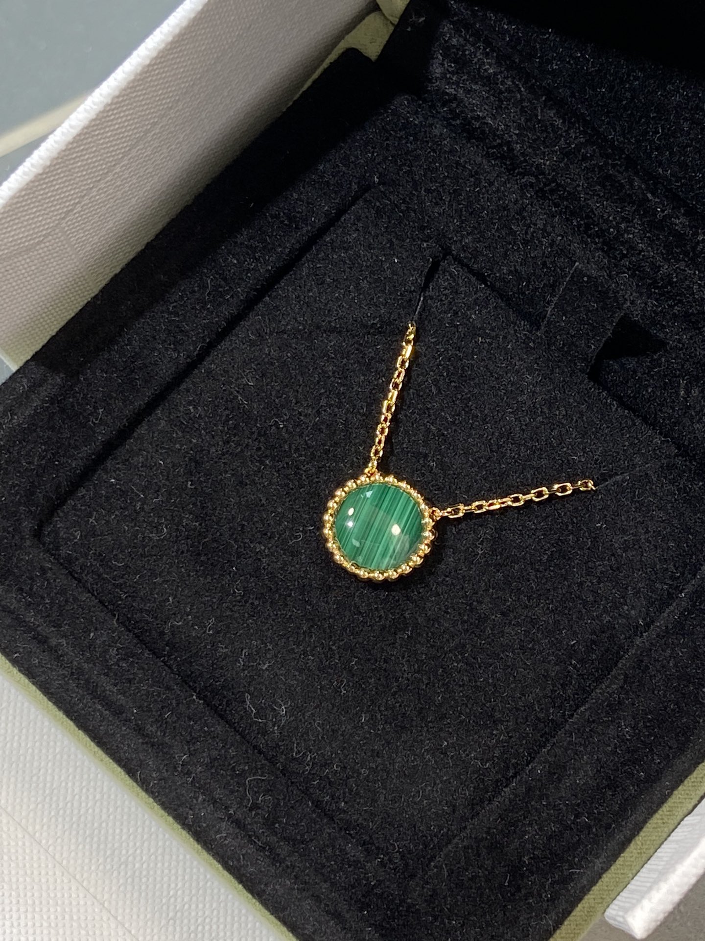 VCA Green Malachite Perlee Couleurs Pendant Necklace - Original Replica Club