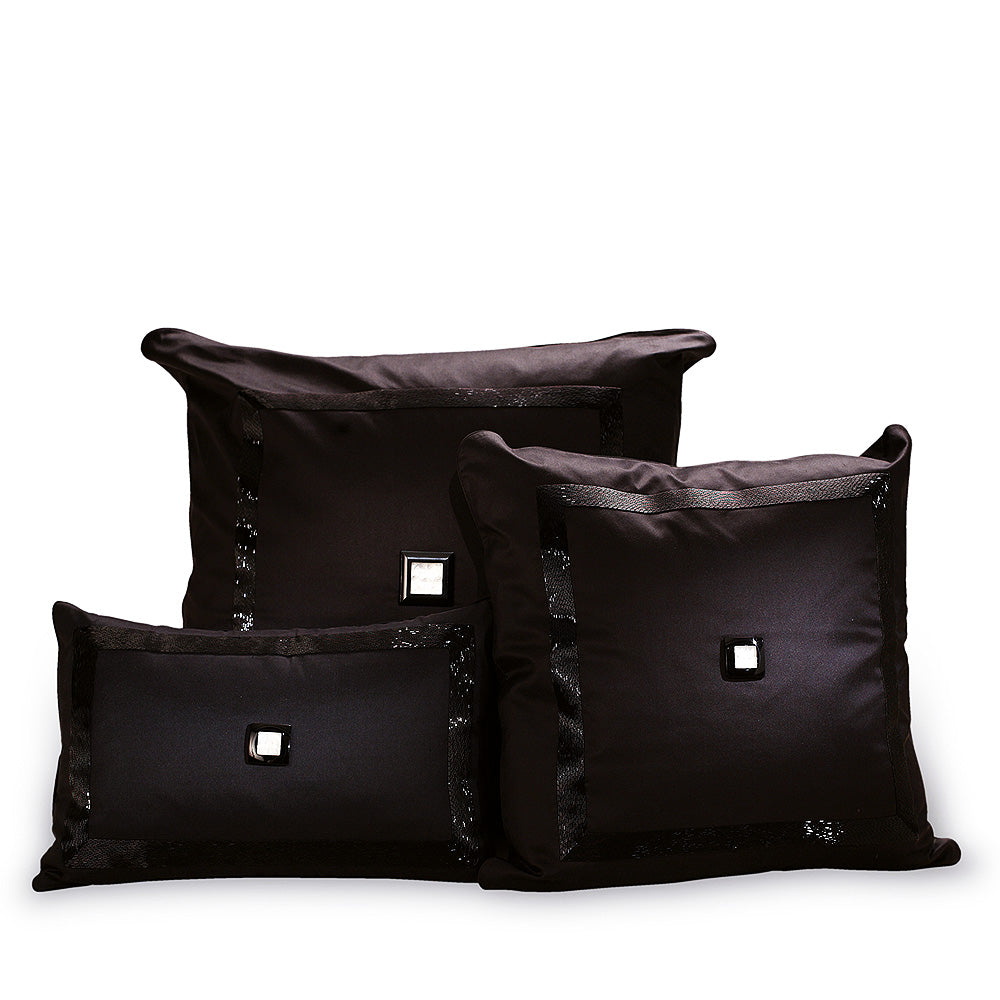 COUSSIN PERLÉ MASQUE DE FEMME - SOIE NOIRE, PERLÉ