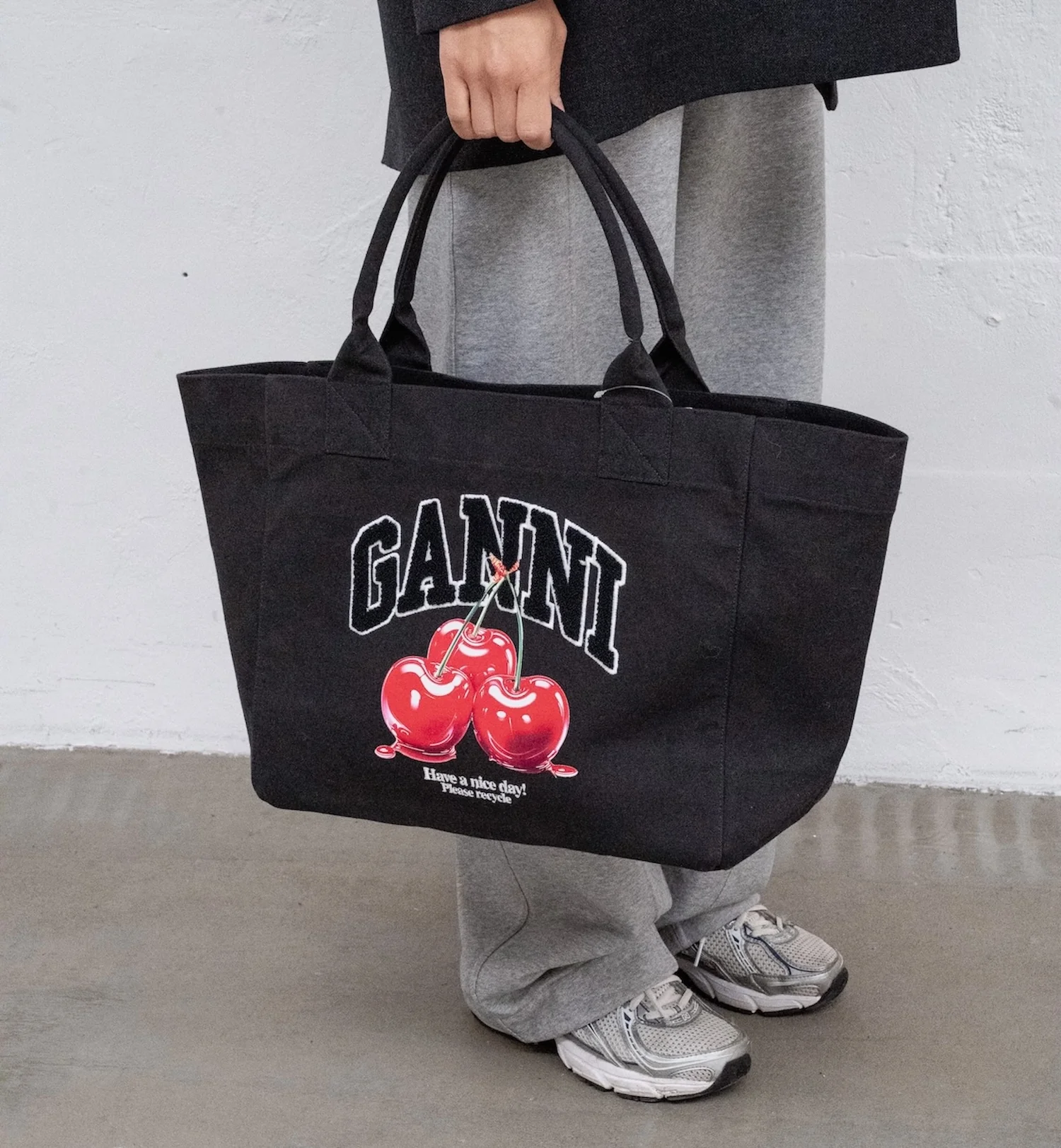 GANNI Medium Trapeze Cherry printed Shopper