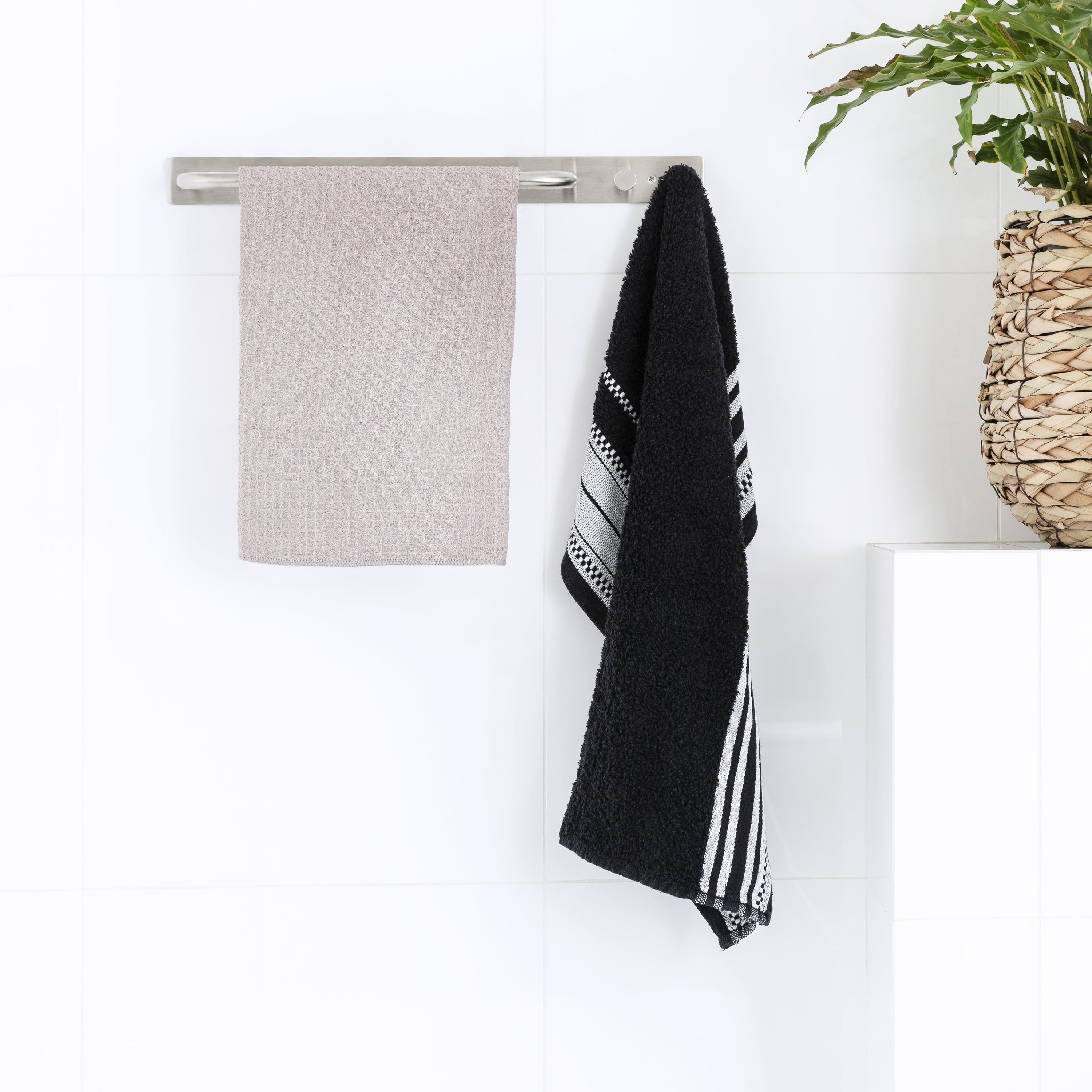 QUVIO Handdoekhouder RVS met 2 haakjes