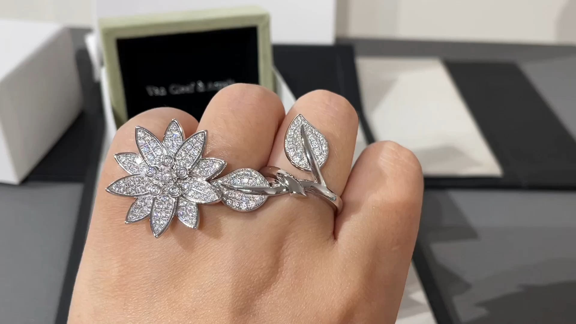 VCA Lotus Between the Finger Ring - Original Replica Club