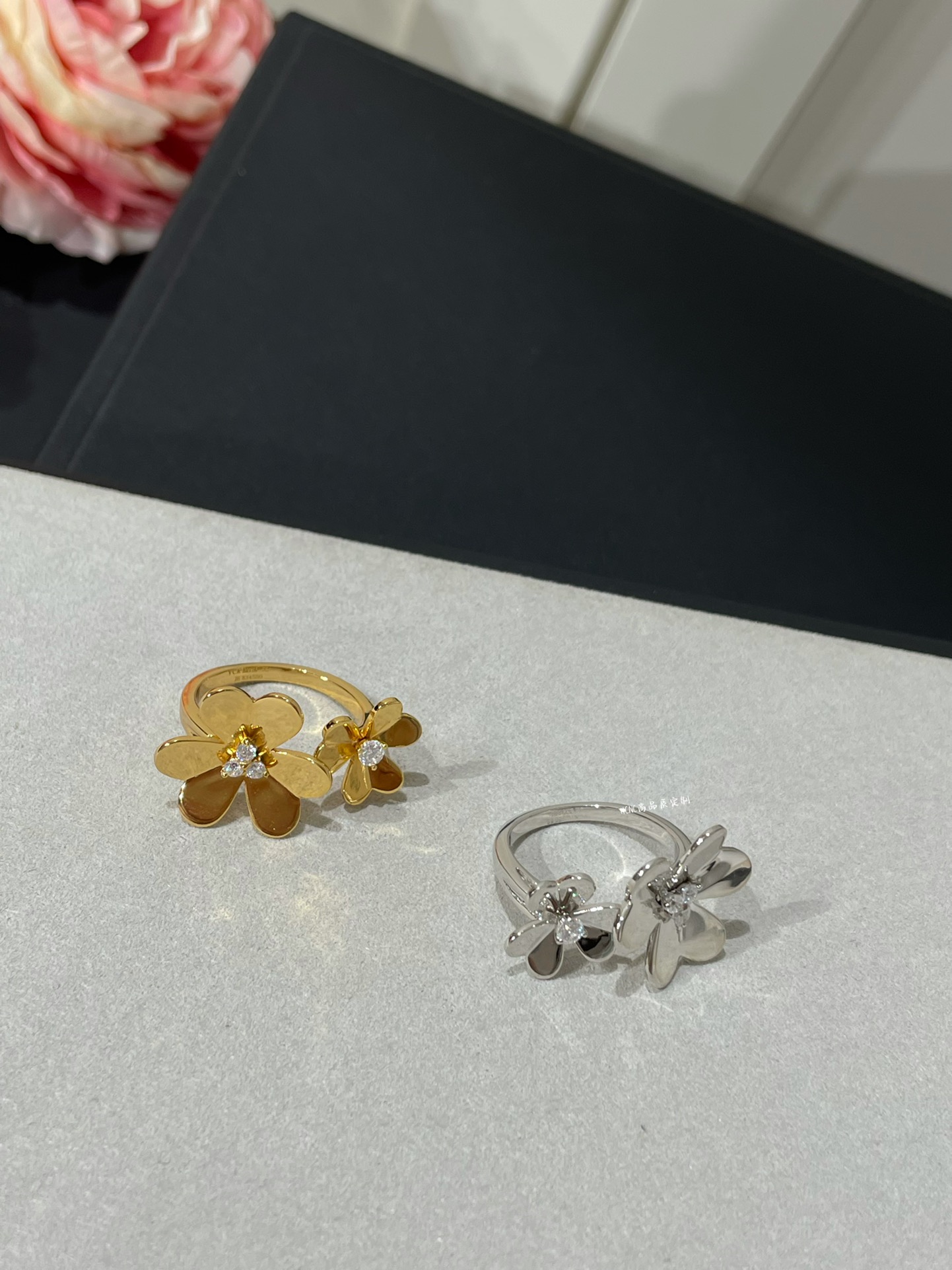 VCA 2 Flowers Frivole Between the Finger Ring - Original Replica Club
