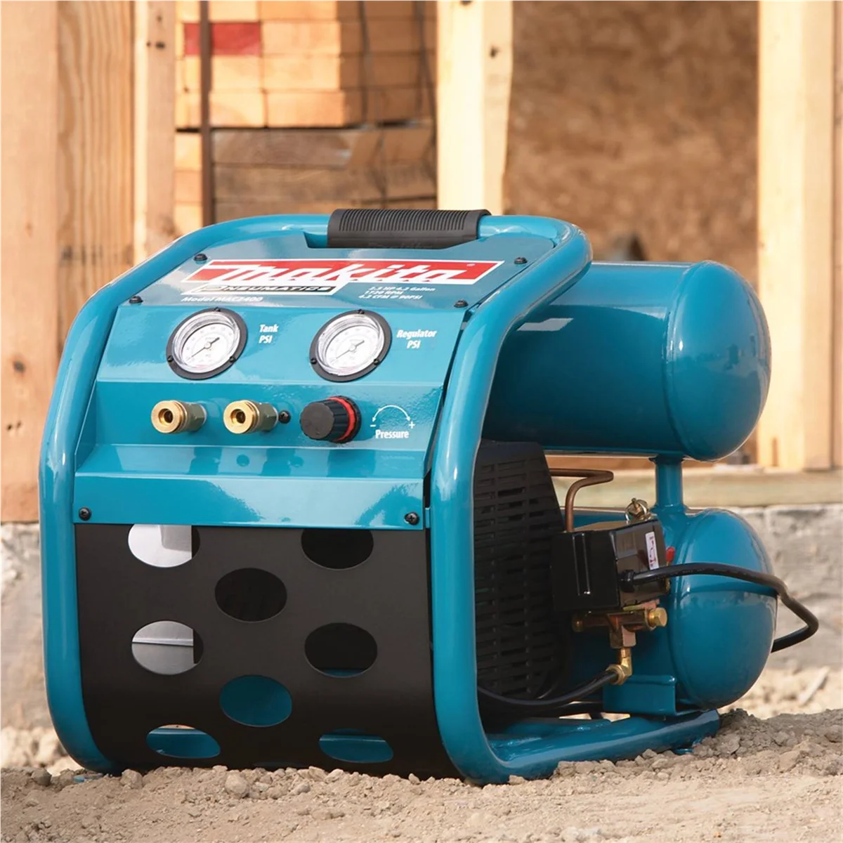 Makita 2.5 HP Big Bore™ Air Compressor (Twin Stack) - Image 4