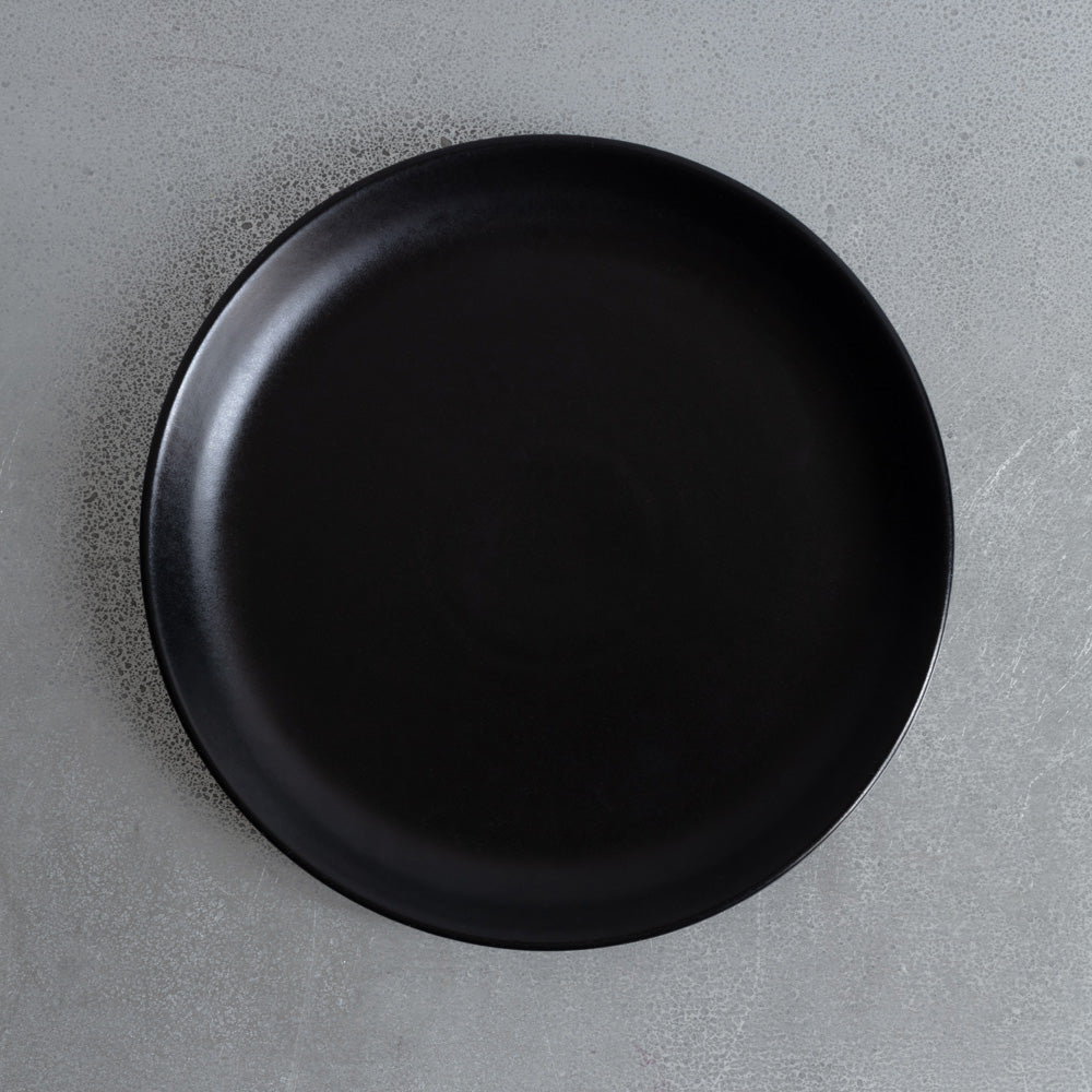 Assiette plate en grès fin - Réglisse