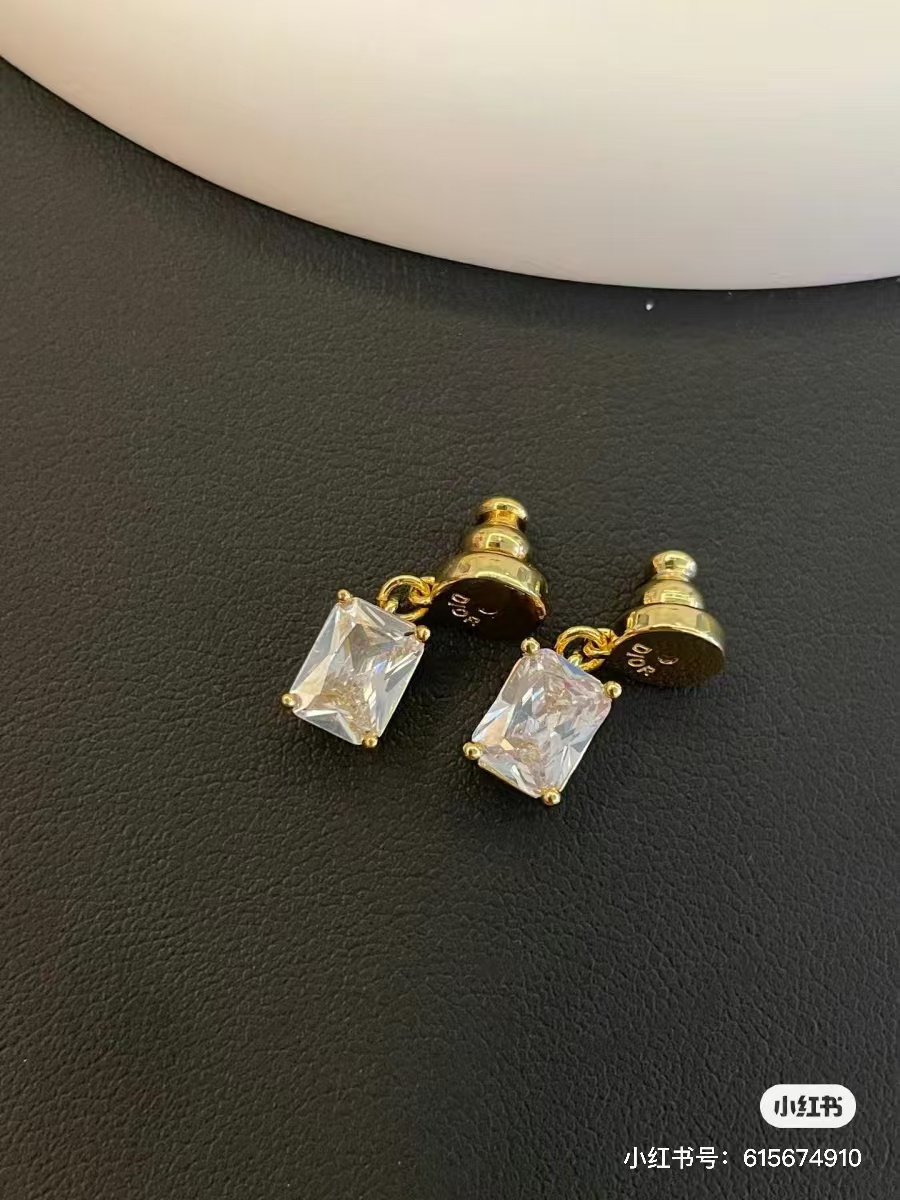 Dior Asymmetric Star Earrings - Original Replica Club