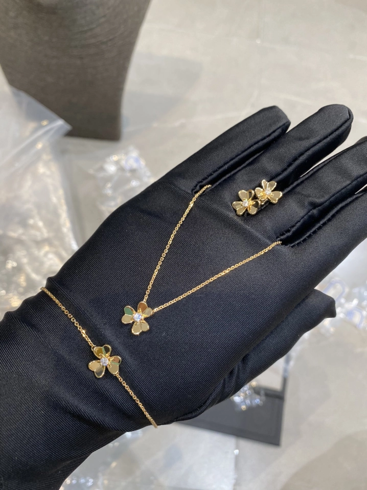 VCA Flora Earrings Bracelet Necklace, 1 Motif - Original Replica Club