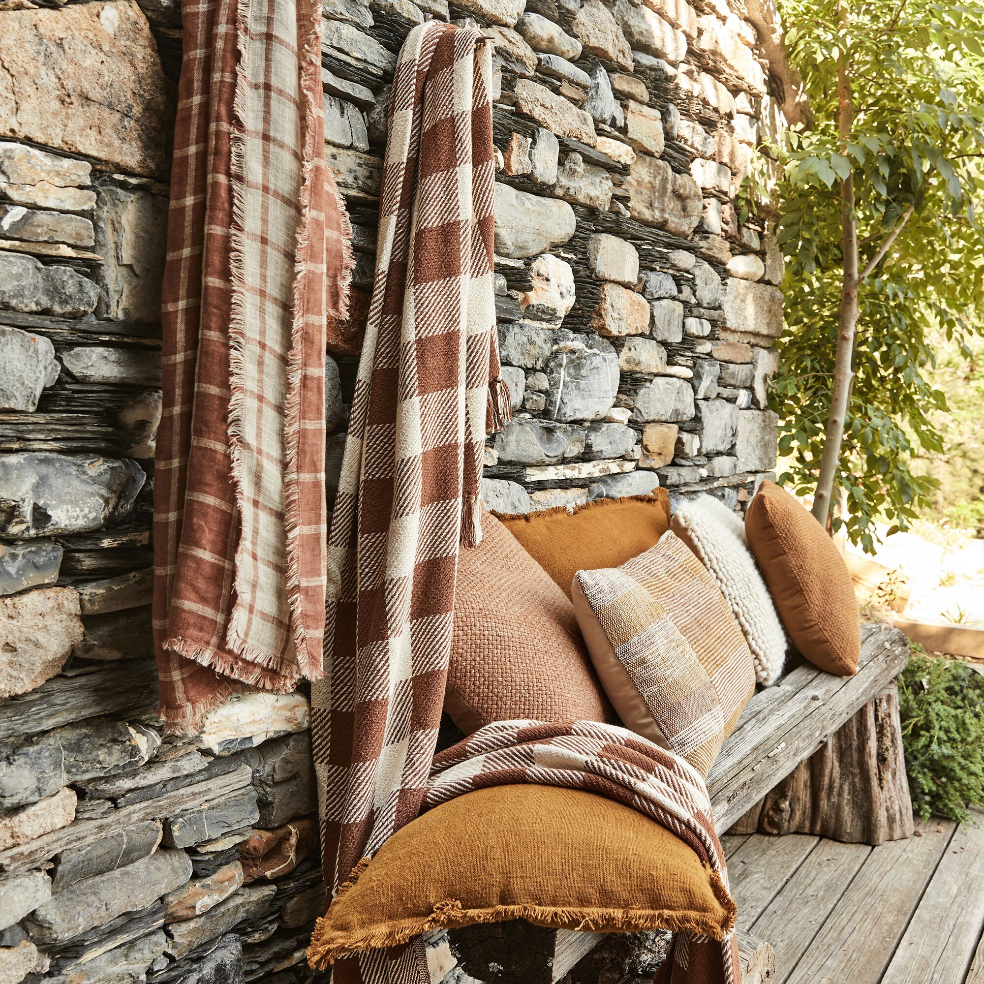 TANTA - Coussin frangé en lin 45x45cm - brun alep