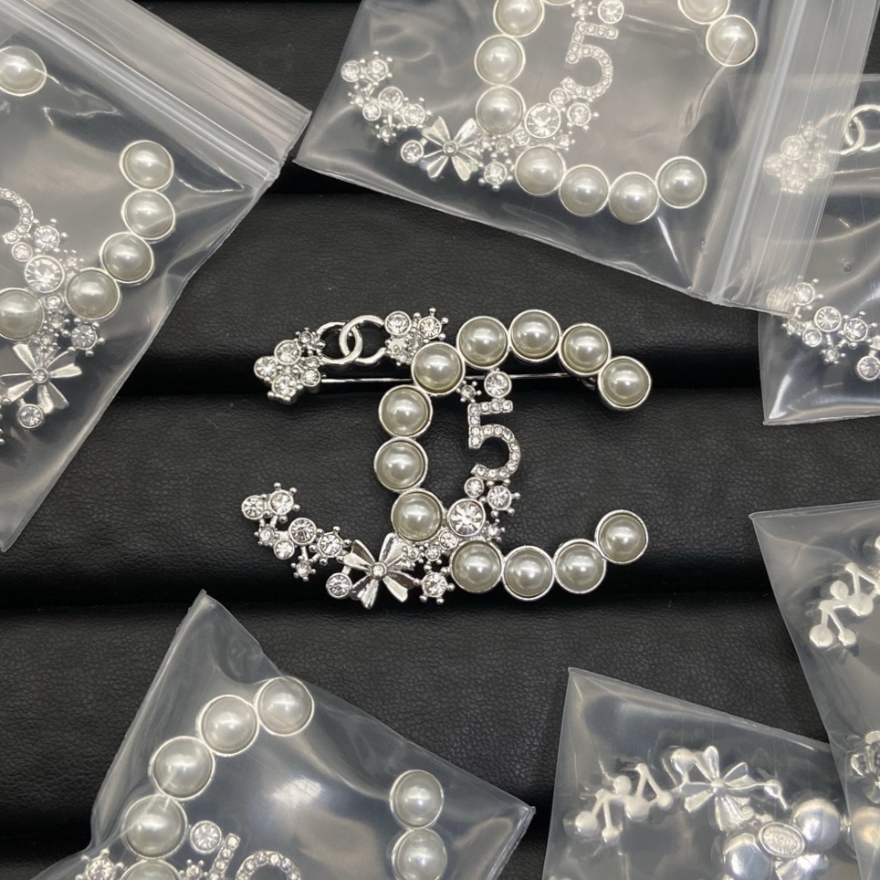 Chanel NO.5 Pearl CC Brooch - Original Replica Club