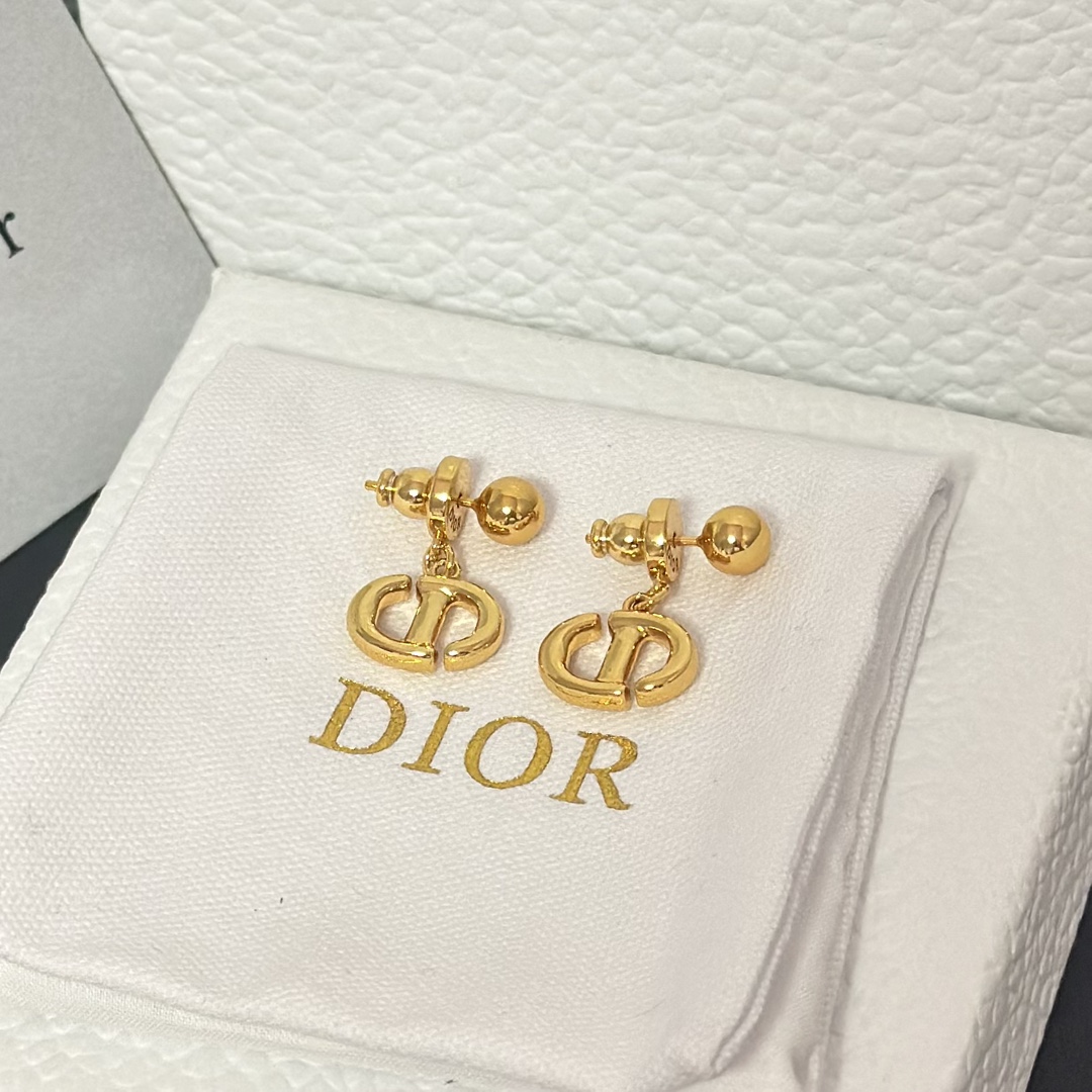 Dior CD Letter Stud Earrings - Original Replica Club