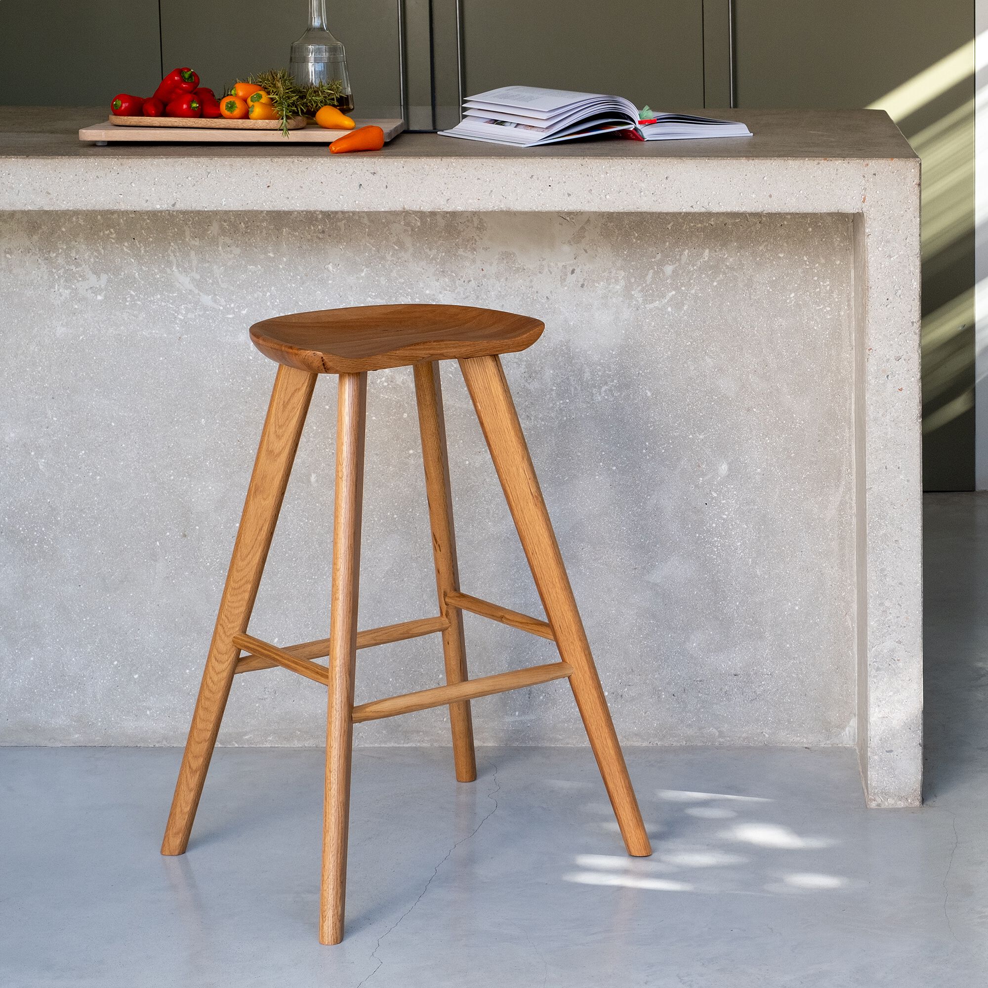 KOA - Tabouret de bar en chêne massif H75cm - naturel
