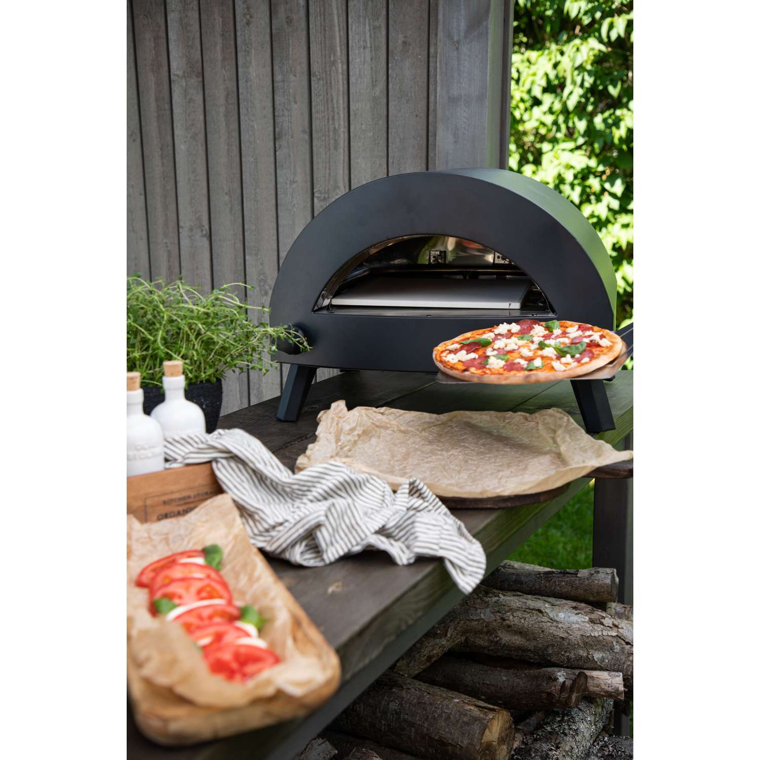 Venture Home Bukom Pizzaoven 52 x 40 x 54,5 - Zwart
