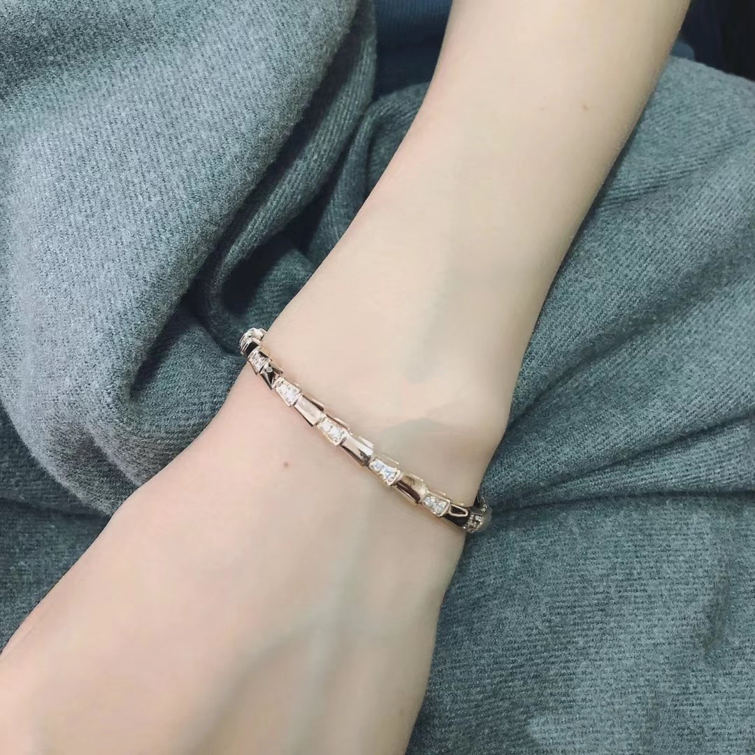 Bvlgari Diamond Paved Serpenti Viper Bracelet Bangle - Original Replica Club