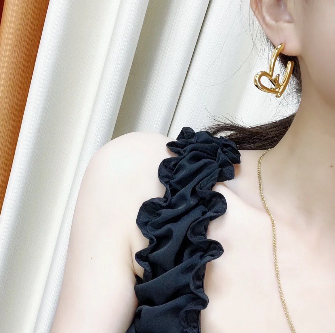 Louis Vuitton Fashion Love Heart Earrings - Original Replica Club