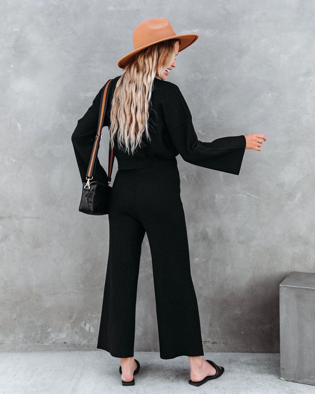 Autumn Splendor Ribbed Knit Crop Top - Black - Se7enfashion