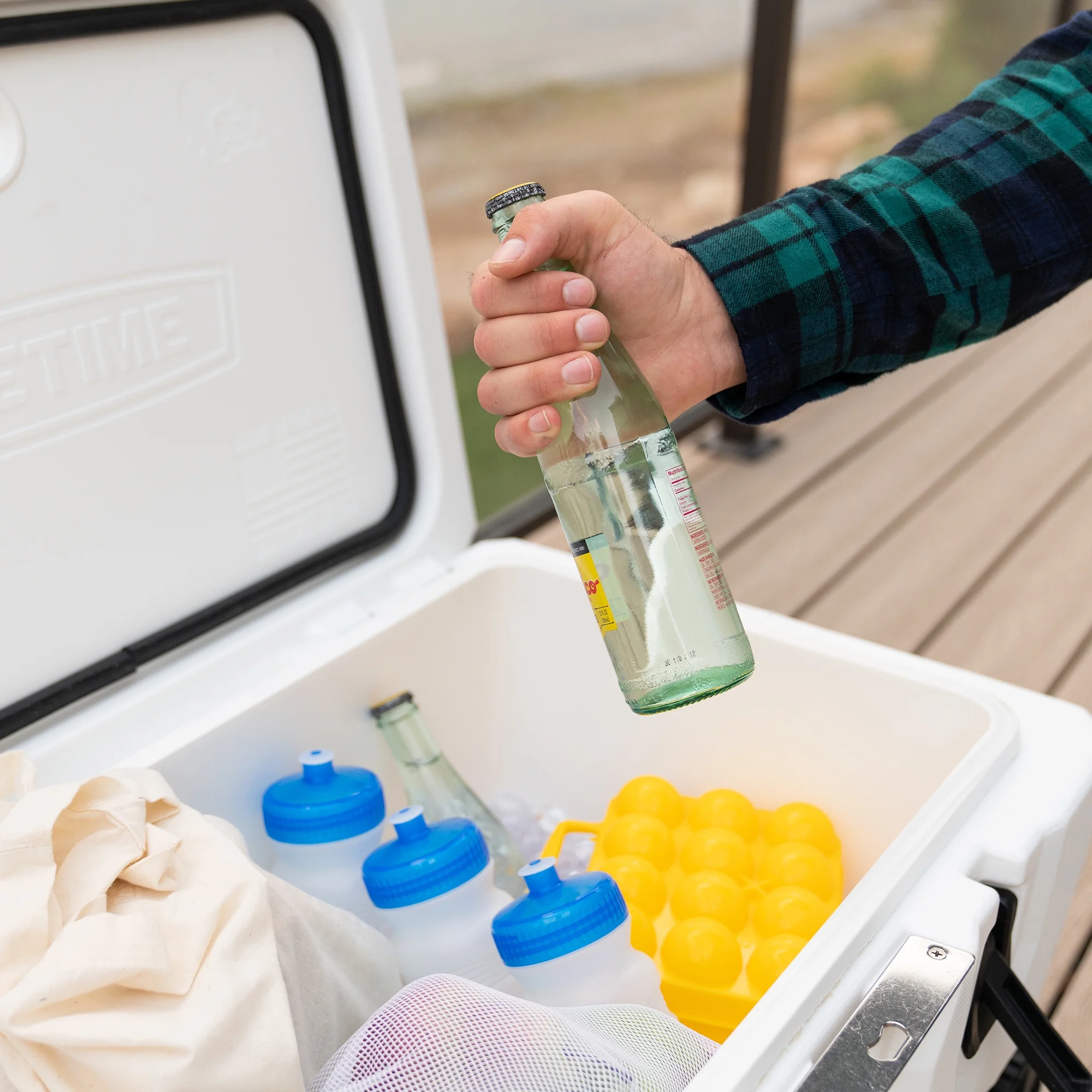 Lifetime 55 qt Bear-Resistant Camping Cooler Wheeled, Premium High Performance, Ice Retention, Hard Cooler, 60 Can Capacity, White (91072) - Image 10