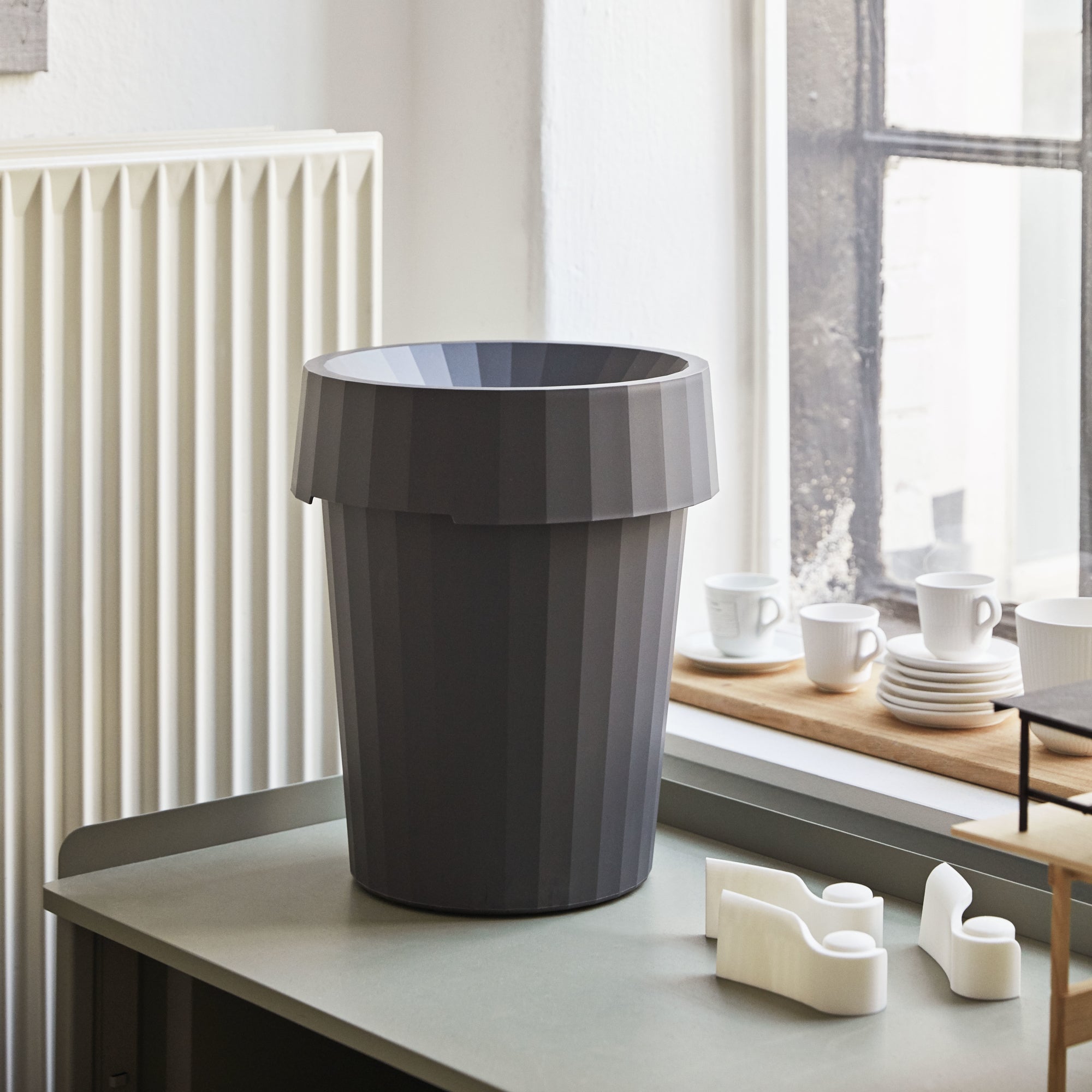 HAY Shade Bin Prullenbak - Zwart