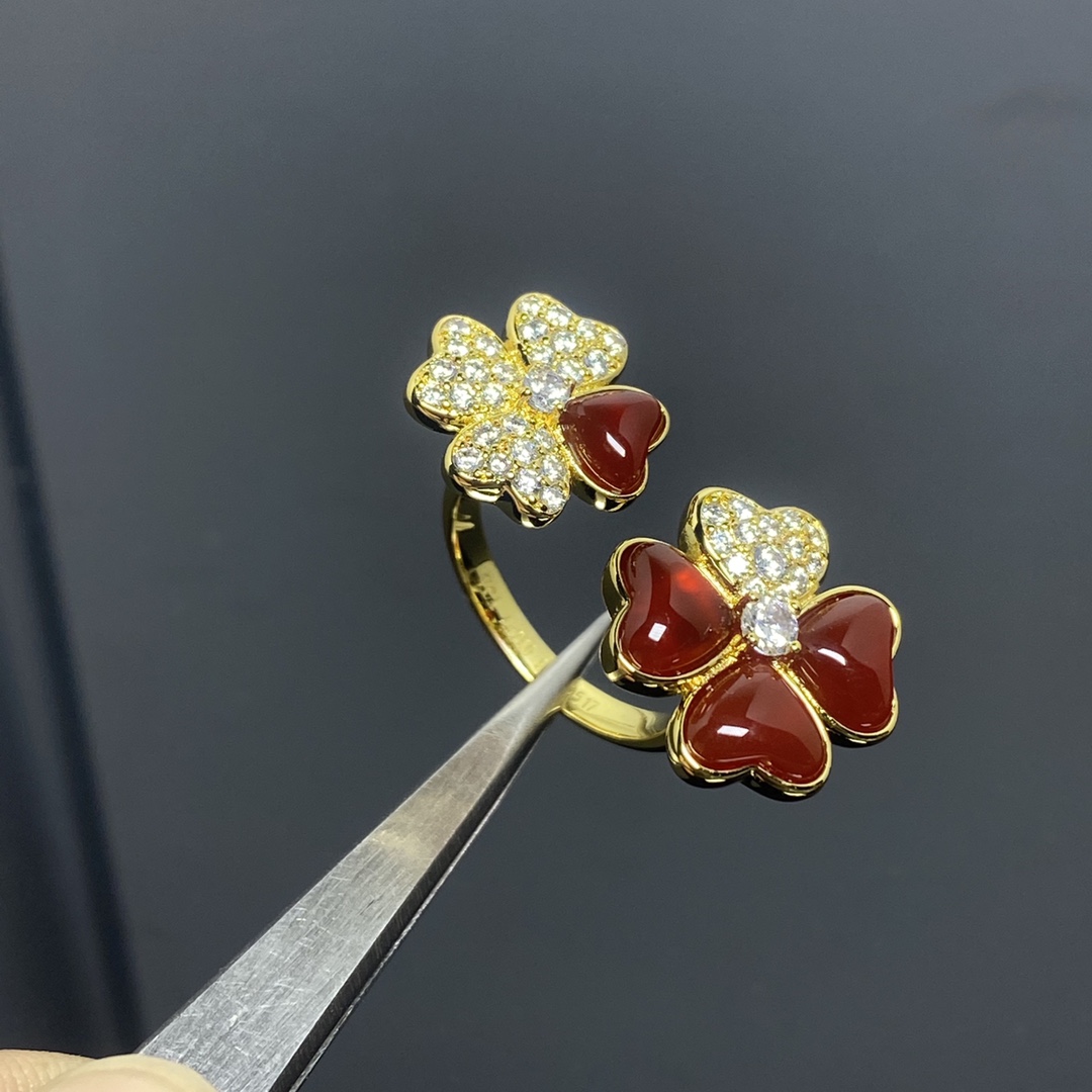 VCA Cosmos Between the Finger Ring - Original Replica Club