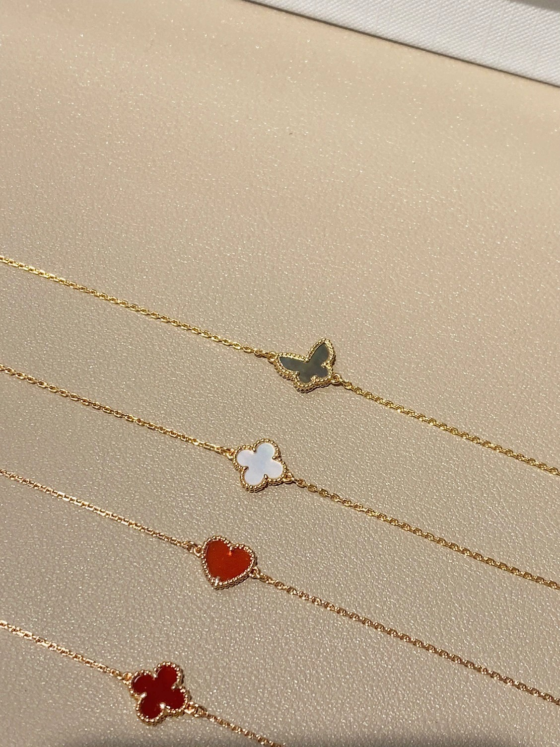 VCA Sweet Heart Butterfly Alhambra Bracelet 1 Motif - Original Replica Club