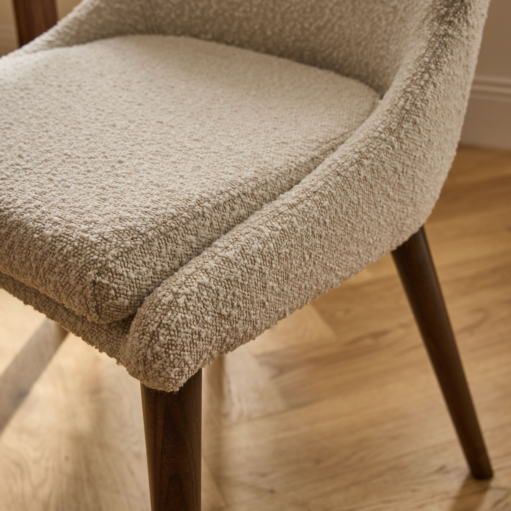 ABBY - Chaise de repas en tissu bouclette rasé - blanc écru