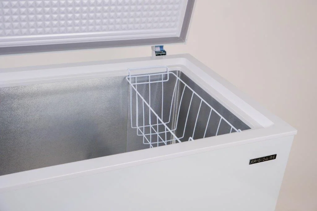 Frigidaire 10.3 Cu. ft. Chest Freezer, Garage Ready, EFRF1005, White - Image 17