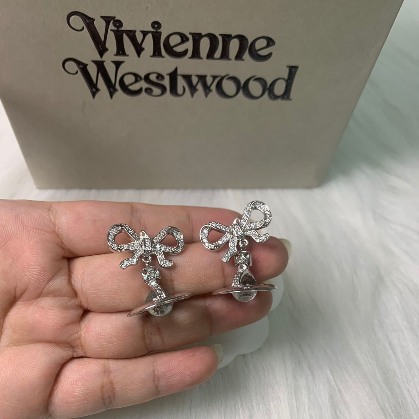 Vivienne Westwood Bowknot Crystal Saturn Earrings - Original Replica Club