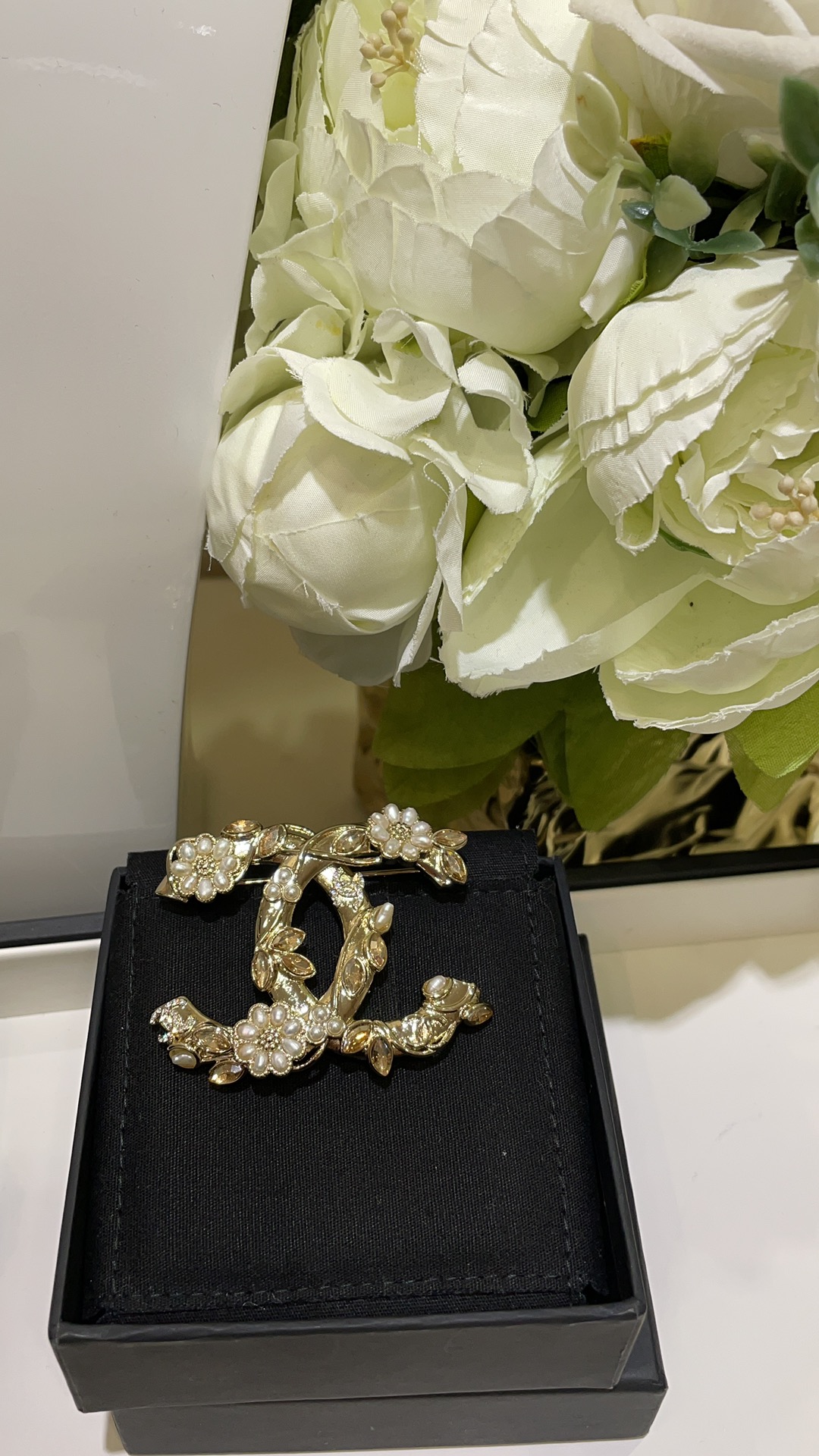Chanel Weath Flower Vine CC Brooch - Original Replica Club
