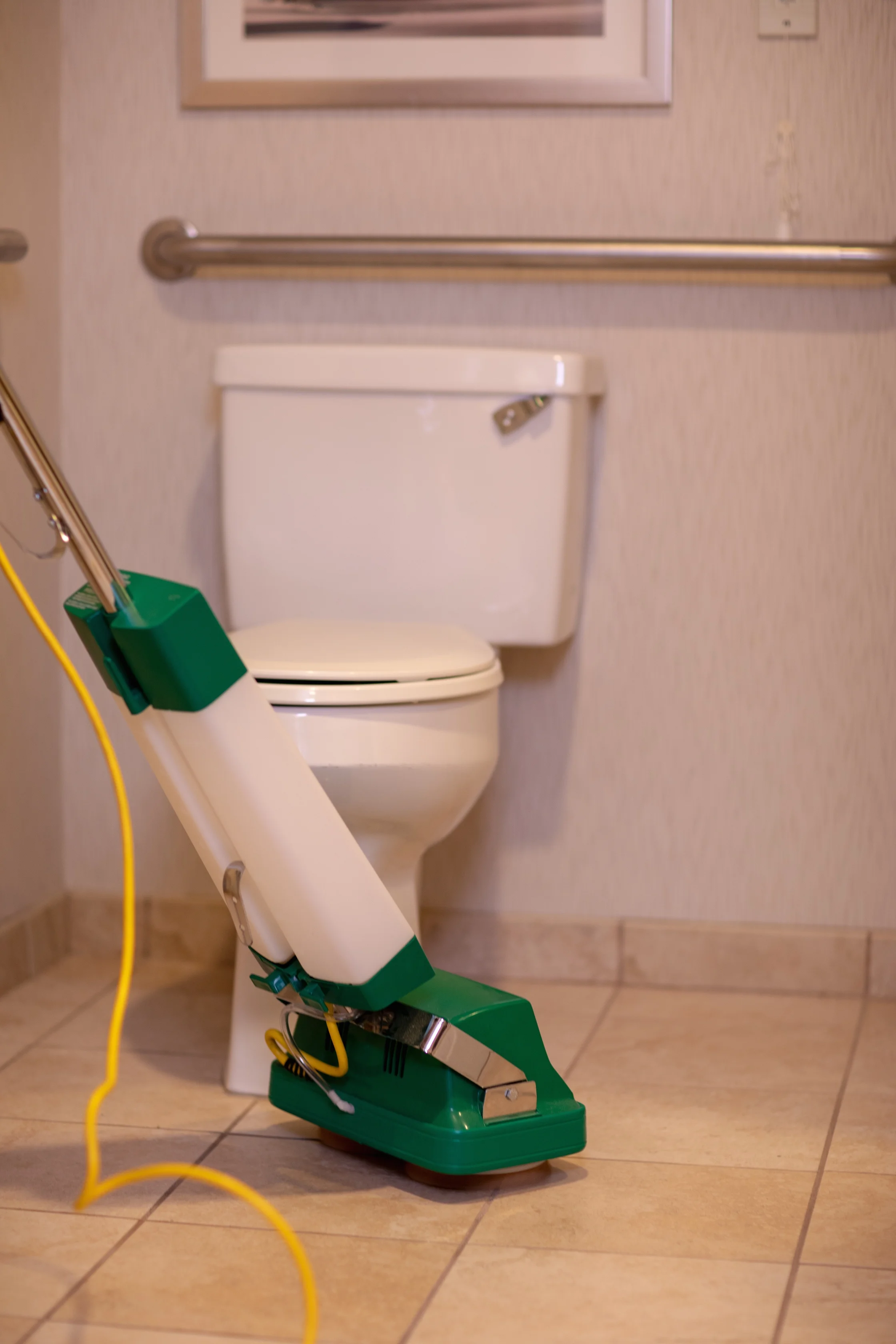 Bissell Floor Scrubber & Polisher, Dual Brushes, Comes Complete w/ A Set Of Brushes & Pads - Image 3