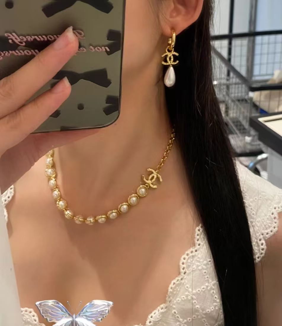 Chanel Half Chain Half Ehancered Pearl Necklace - Original Replica Club