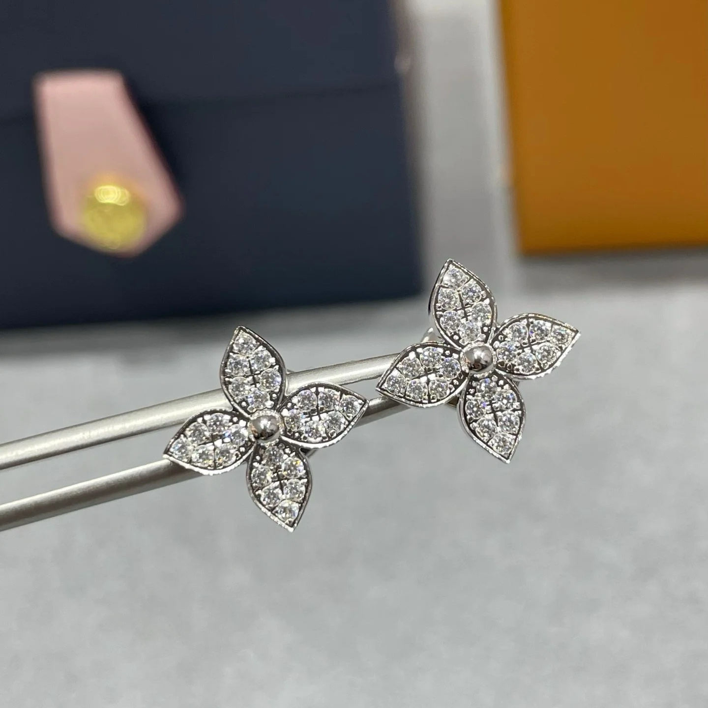 Louis Vuitton Diamond Flower Stud Earrings - Original Replica Club