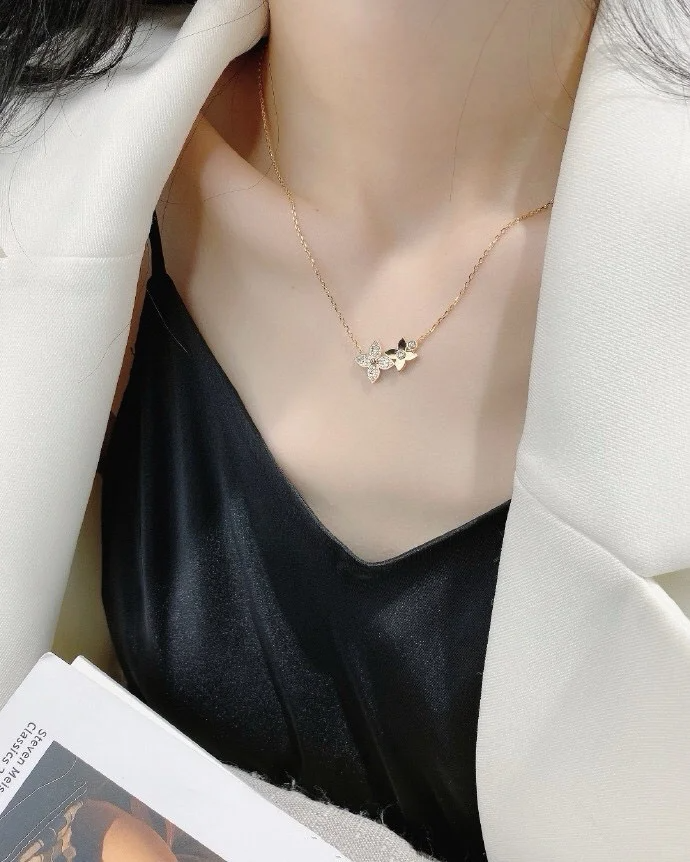 Louis Vuitton Idylle Blossom Pendant Necklace-Two Flowers - Original Replica Club