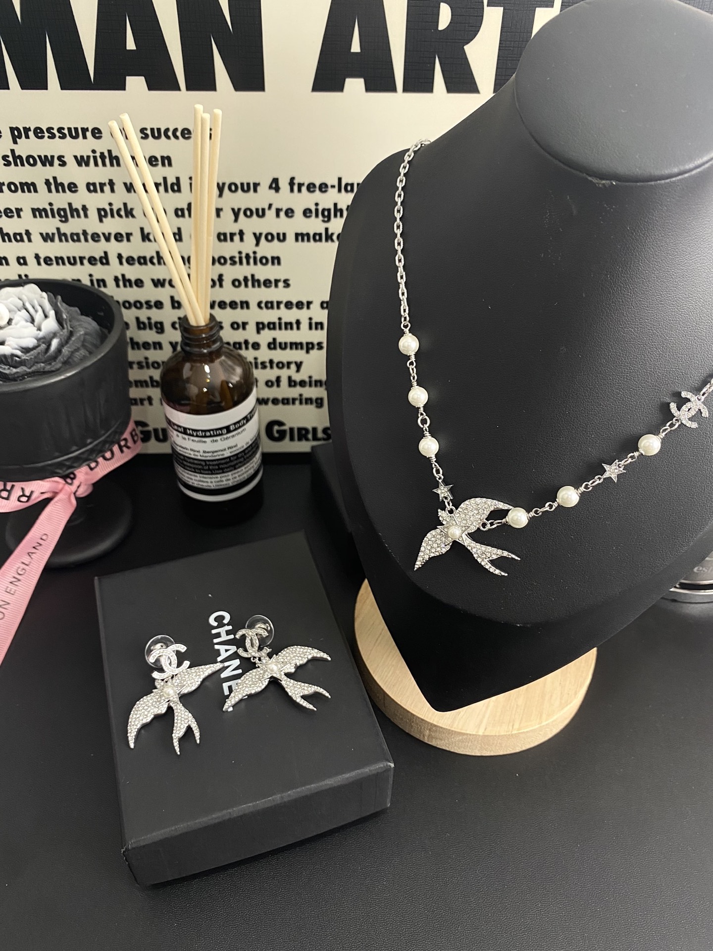 Chanel Spring-Summer 2025 Fly Bird Pearl Necklace - Original Replica Club