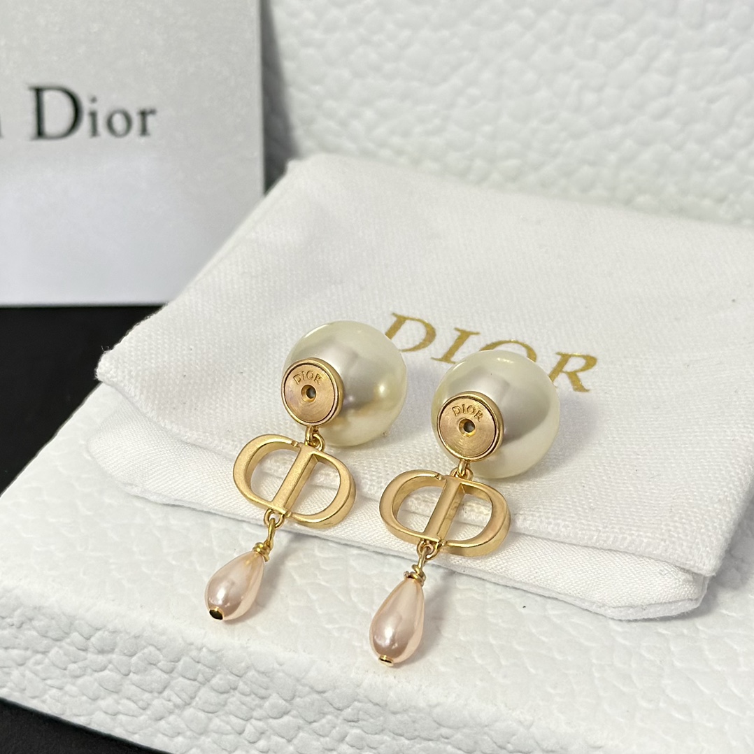 Dior Teardrop Pearl Earrings - Original Replica Club